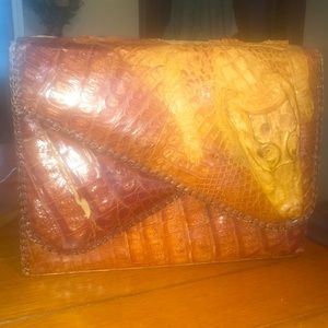 One of a kind baby alligator 🐊 vintage purse 😳